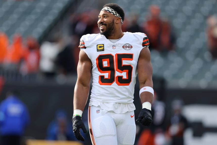 Myles Garrett finalmente pudo usar la camiseta número 95 de los Rams de Los Ángeles